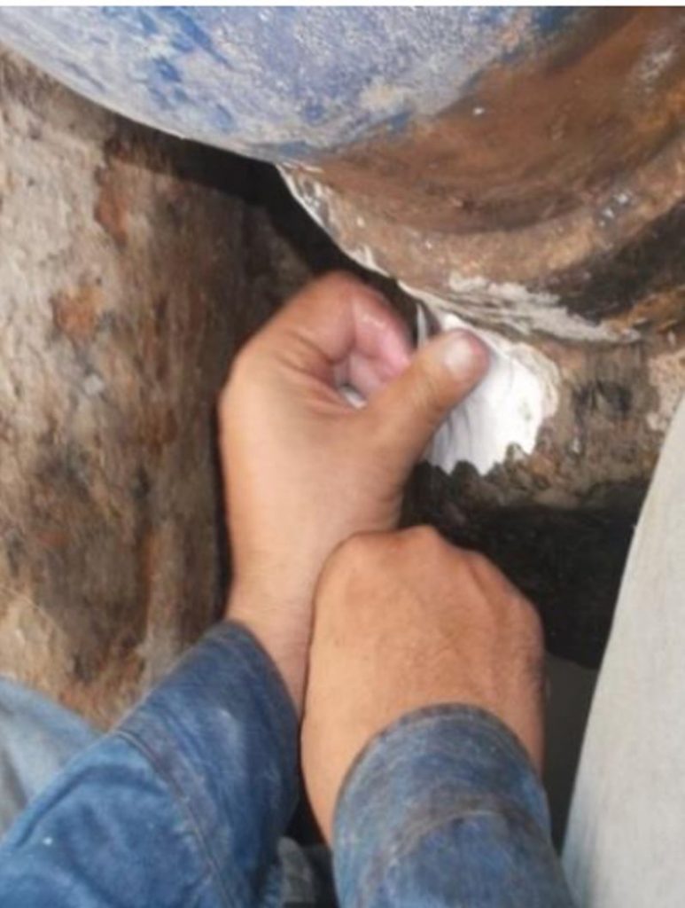 Superfast Aqua PW Epoxy Putty is applied to a leaking pipe tee-joint during a refurbishment programme at a wastewater treatment plant in Mexico